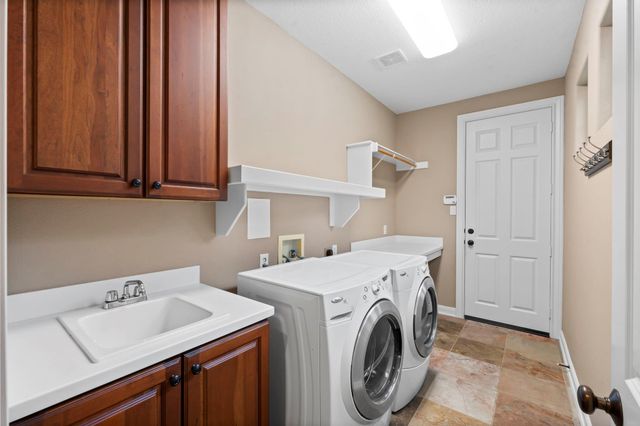 7 Cotillion Court, The Woodlands, TX 77382