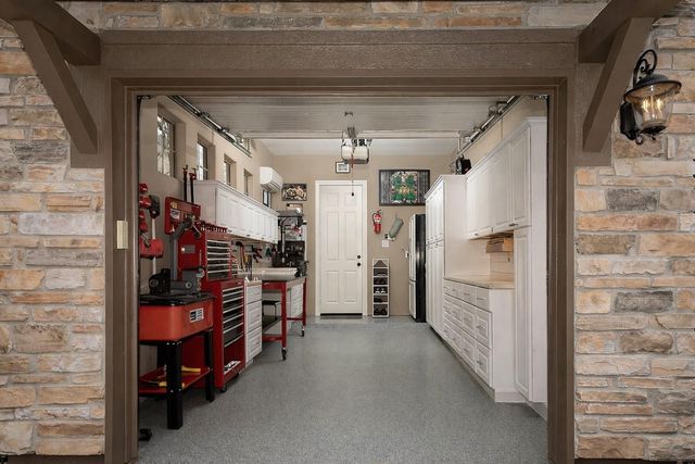 7 Cotillion Court, The Woodlands, TX 77382