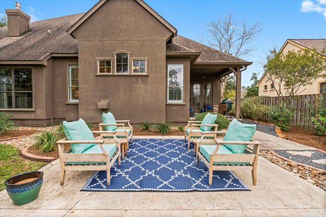 7 Cotillion Court, The Woodlands, TX 77382