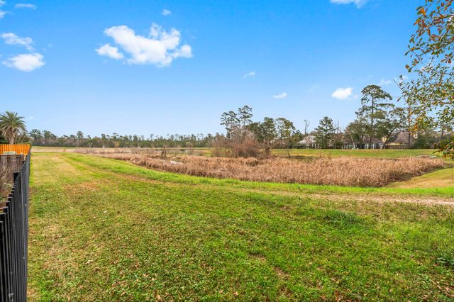 7 Cotillion Court, The Woodlands, TX 77382