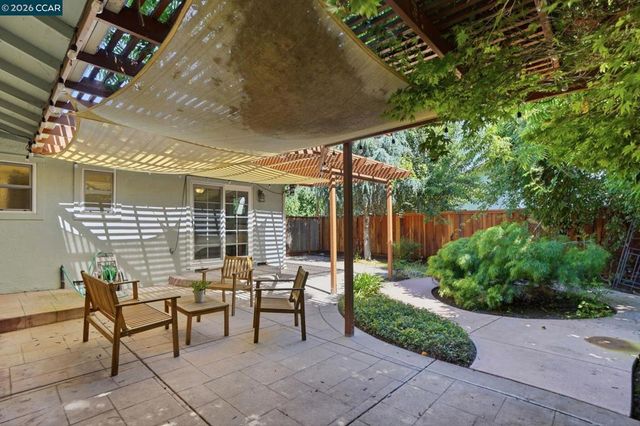 1746 Agadir Ct, Concord, CA 94518