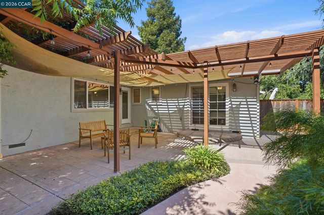 1746 Agadir Ct, Concord, CA 94518