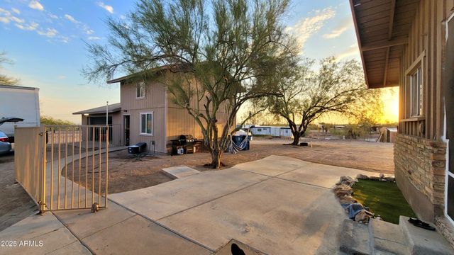 522 S CORTEZ Road, Apache Junction, AZ 85119