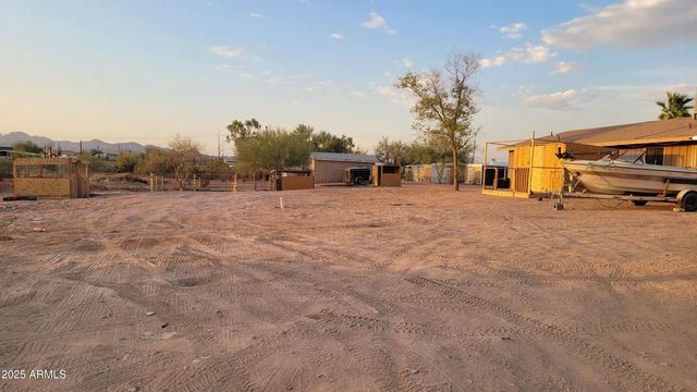 522 S CORTEZ Road, Apache Junction, AZ 85119