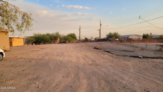 522 S CORTEZ Road, Apache Junction, AZ 85119