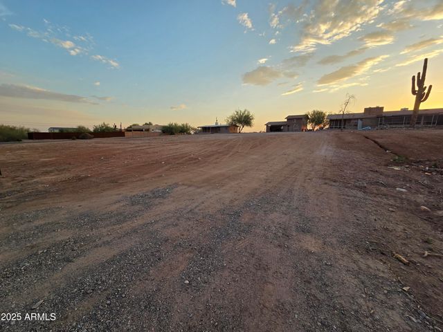 522 S CORTEZ Road, Apache Junction, AZ 85119