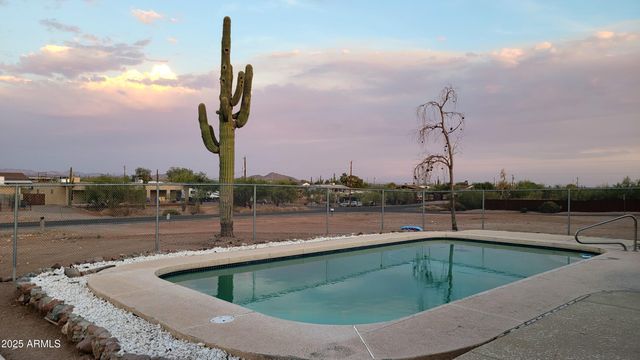 522 S CORTEZ Road, Apache Junction, AZ 85119