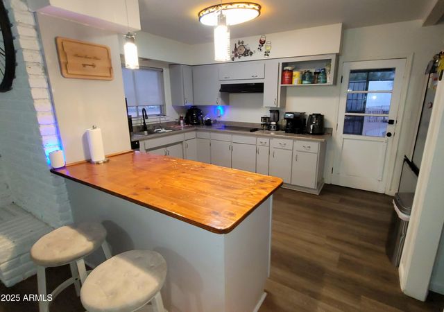 522 S CORTEZ Road, Apache Junction, AZ 85119