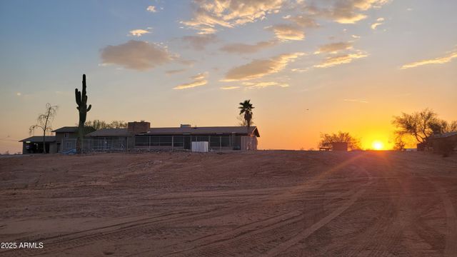 522 S CORTEZ Road, Apache Junction, AZ 85119