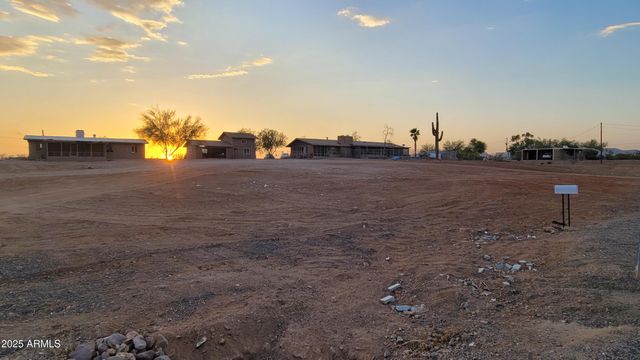 522 S CORTEZ Road, Apache Junction, AZ 85119