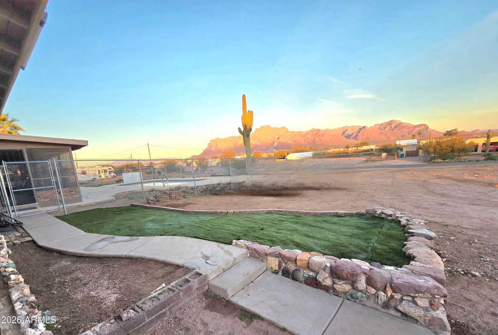 522 S CORTEZ Road, Apache Junction, AZ 85119 — photo 2