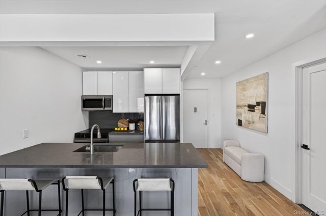 31-65 14th Street 3F, Astoria, NY 11106