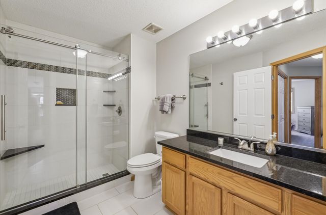 811 Burr Oaks Drive 401, West Des Moines, IA 50266