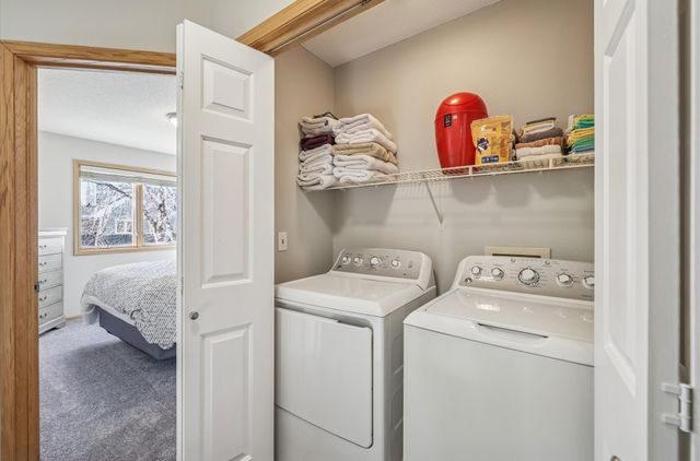 811 Burr Oaks Drive 401, West Des Moines, IA 50266