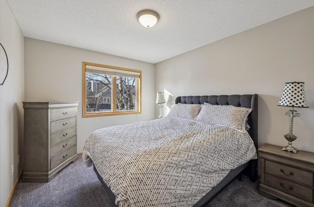 811 Burr Oaks Drive 401, West Des Moines, IA 50266