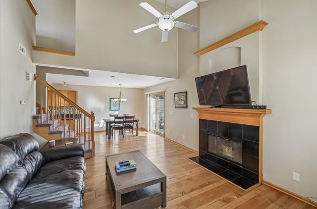 811 Burr Oaks Drive 401, West Des Moines, IA 50266