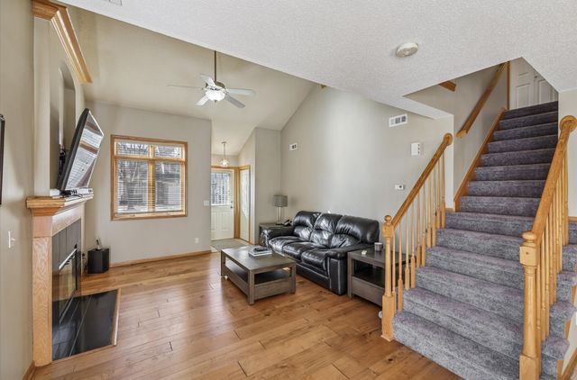 811 Burr Oaks Drive 401, West Des Moines, IA 50266