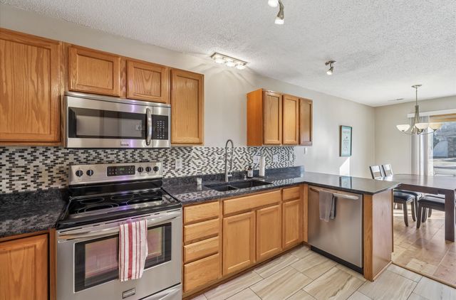 811 Burr Oaks Drive 401, West Des Moines, IA 50266