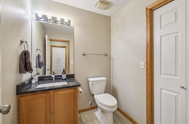 811 Burr Oaks Drive 401, West Des Moines, IA 50266