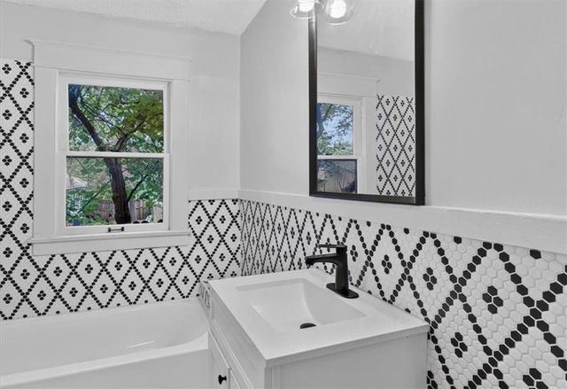 1011 N Osage Street, Independence, MO 64050