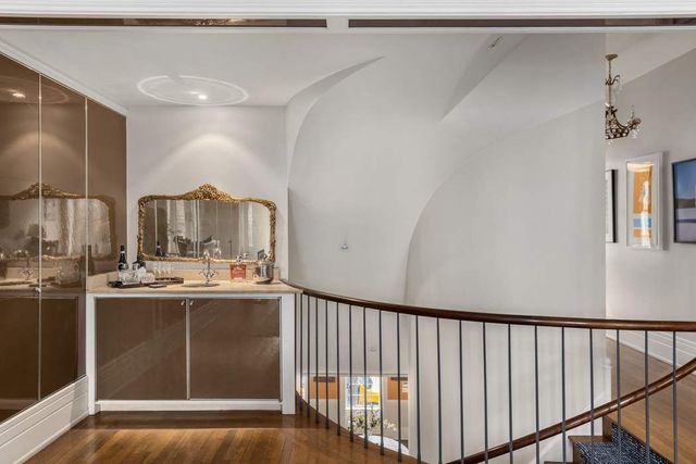 164 E 70th Street, New York City, NY 10021