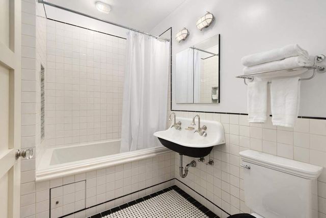 164 E 70th Street, New York City, NY 10021