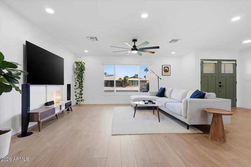 Image 10 of property listing at 4414 S TERRACE Road, Tempe, AZ 85282