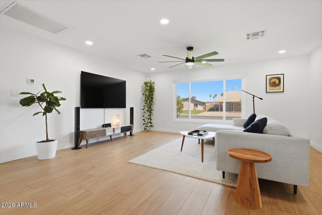 Image 11 of property listing at 4414 S TERRACE Road, Tempe, AZ 85282
