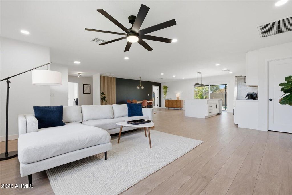 Image 12 of property listing at 4414 S TERRACE Road, Tempe, AZ 85282