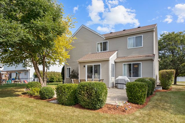 590 Fenwick Lane, South Elgin, IL 60177