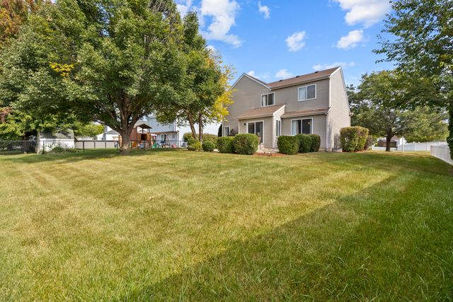 590 Fenwick Lane, South Elgin, IL 60177