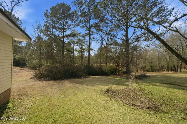 1501 Eatonville Road, Hattiesburg, MS 39401