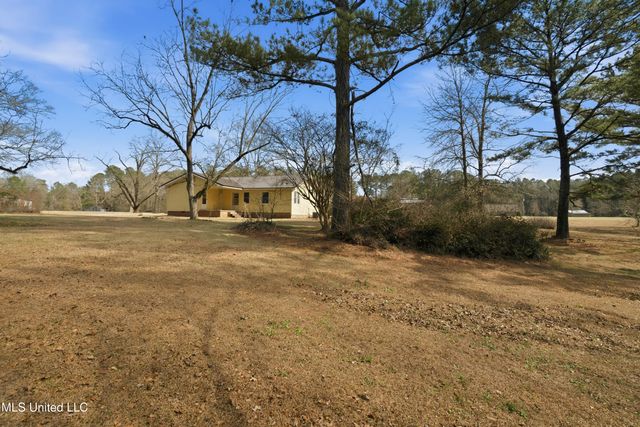 1501 Eatonville Road, Hattiesburg, MS 39401