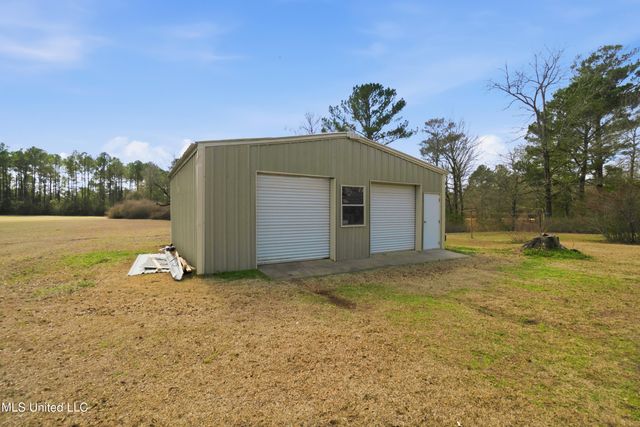 1501 Eatonville Road, Hattiesburg, MS 39401