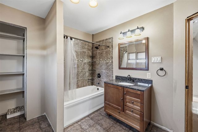 12 west Main Street, Central City, IA 52214