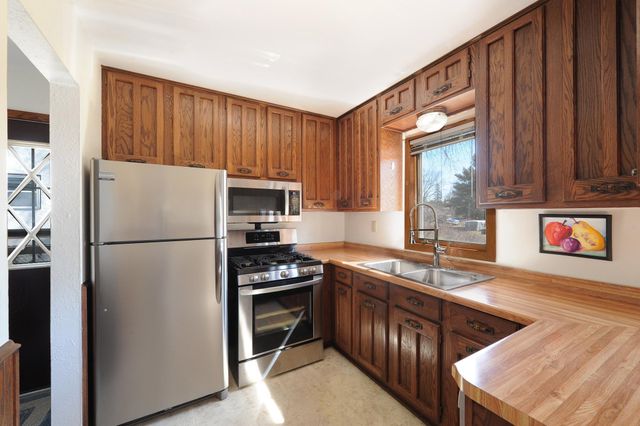 2665 Maryland Avenue E, Maplewood, MN 55119