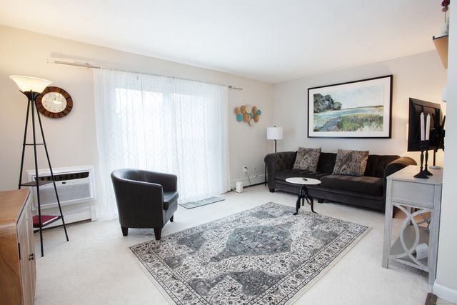 50 East Hill Road APT 4A, Canton, CT 06019