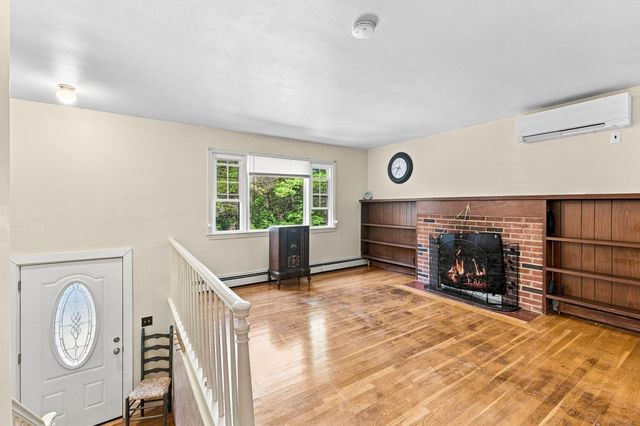 636 Highland St, Holliston, MA 01746