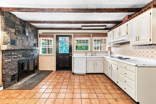 636 Highland St, Holliston, MA 01746