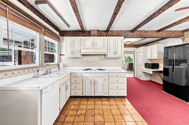 636 Highland St, Holliston, MA 01746