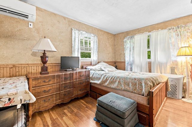636 Highland St, Holliston, MA 01746