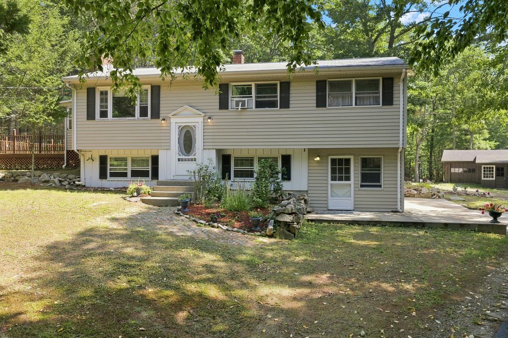 636 Highland St, Holliston, MA 01746