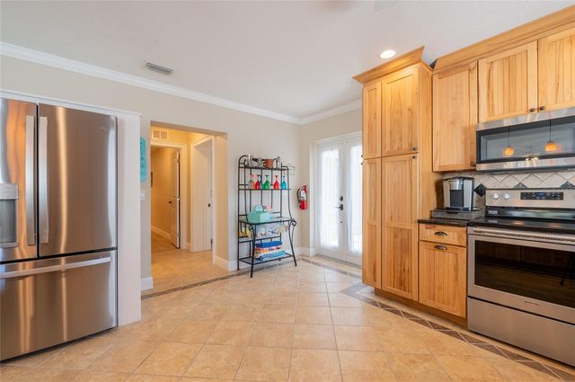 213 75TH STREET, Holmes Beach, FL 34217