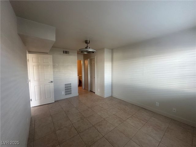 5330 Rod Court 102, Las Vegas, NV 89122