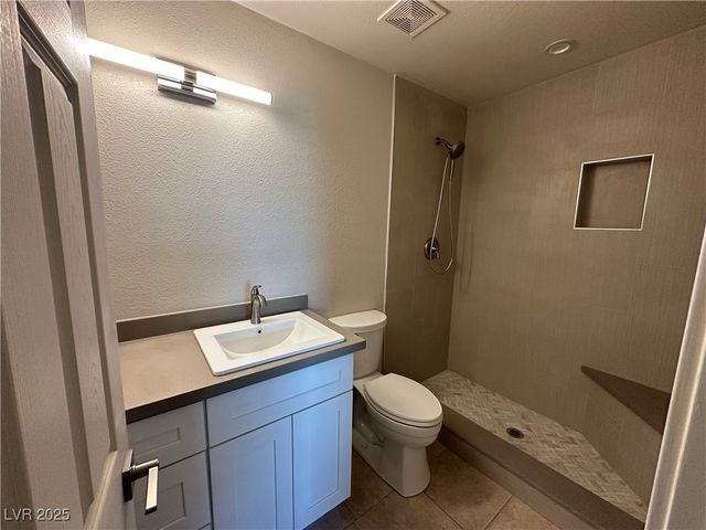5330 Rod Court 102, Las Vegas, NV 89122
