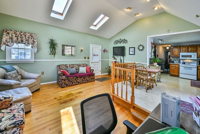 22 Trahan Ave, Worcester, MA 01604