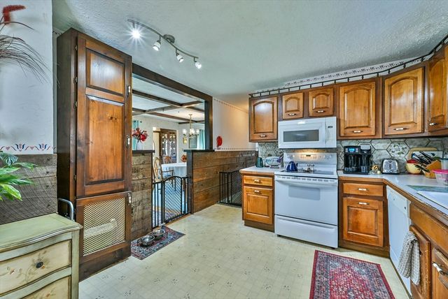 22 Trahan Ave, Worcester, MA 01604