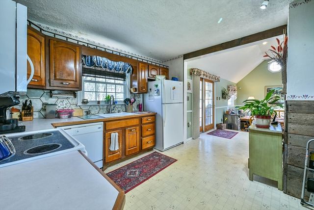 22 Trahan Ave, Worcester, MA 01604