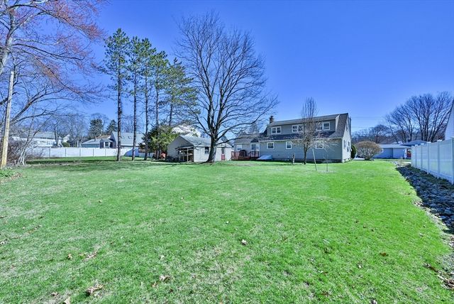 22 Trahan Ave, Worcester, MA 01604