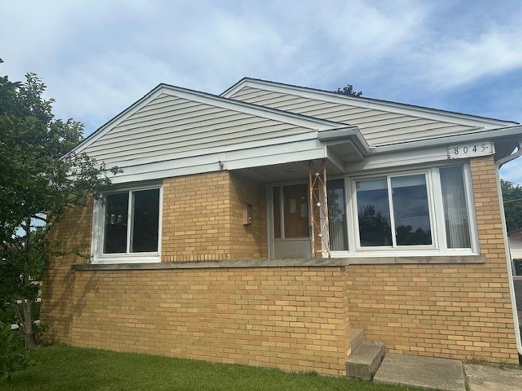 8045 N Ozanam Avenue, Niles, IL 60714